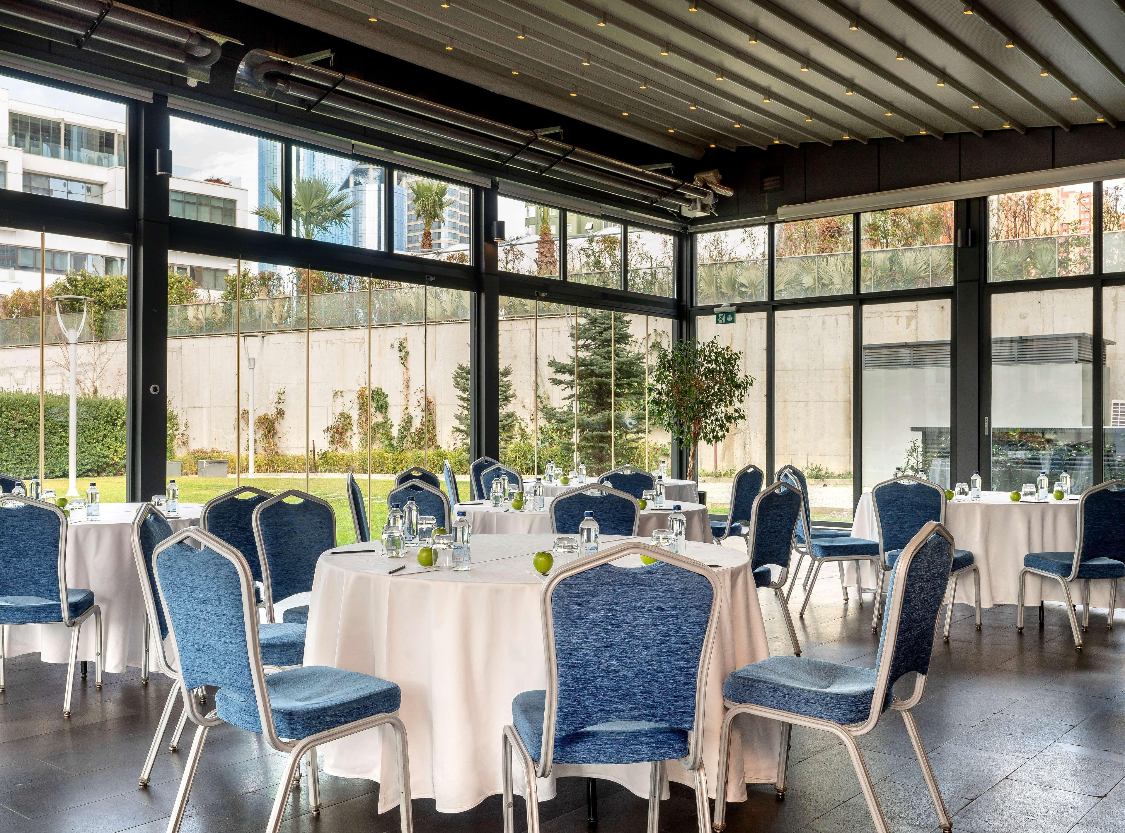 Radisson Blu Hotel Istanbul Asia Istambul Exterior foto The interior of the restaurant