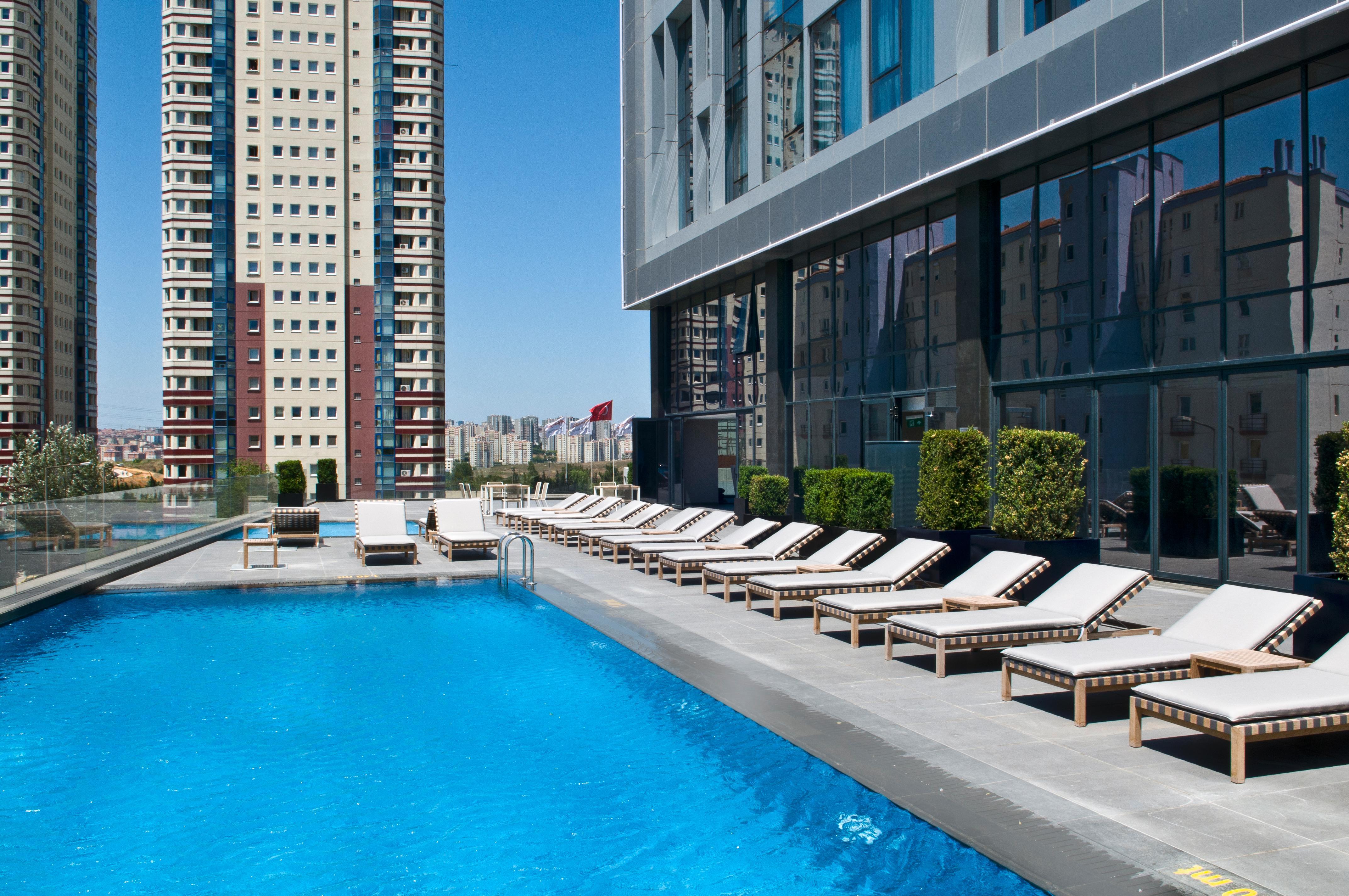 Radisson Blu Hotel Istanbul Asia Istambul Exterior foto Pool