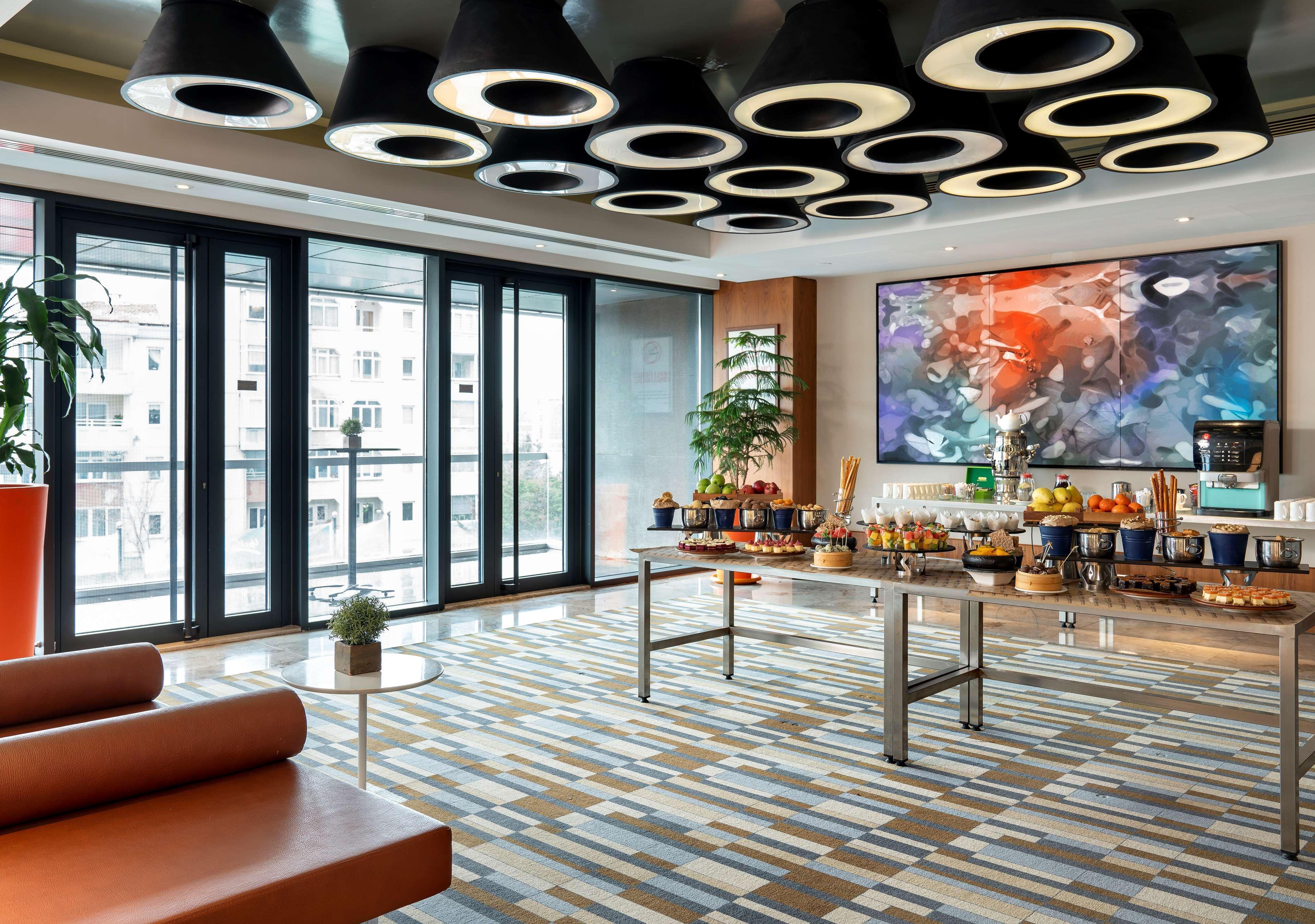Radisson Blu Hotel Istanbul Asia Istambul Exterior foto The lobby of the hotel