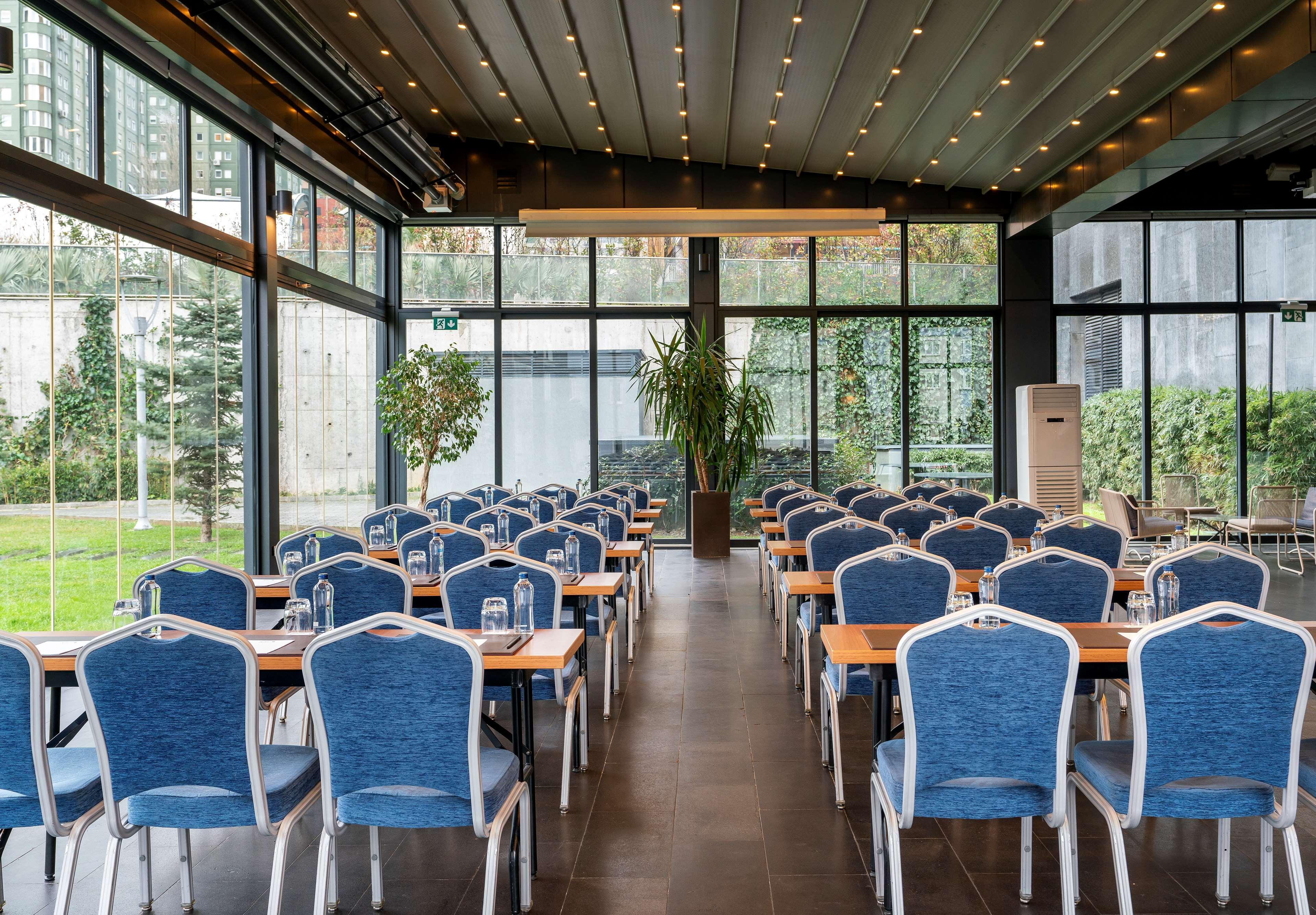 Radisson Blu Hotel Istanbul Asia Istambul Exterior foto The interior of the restaurant