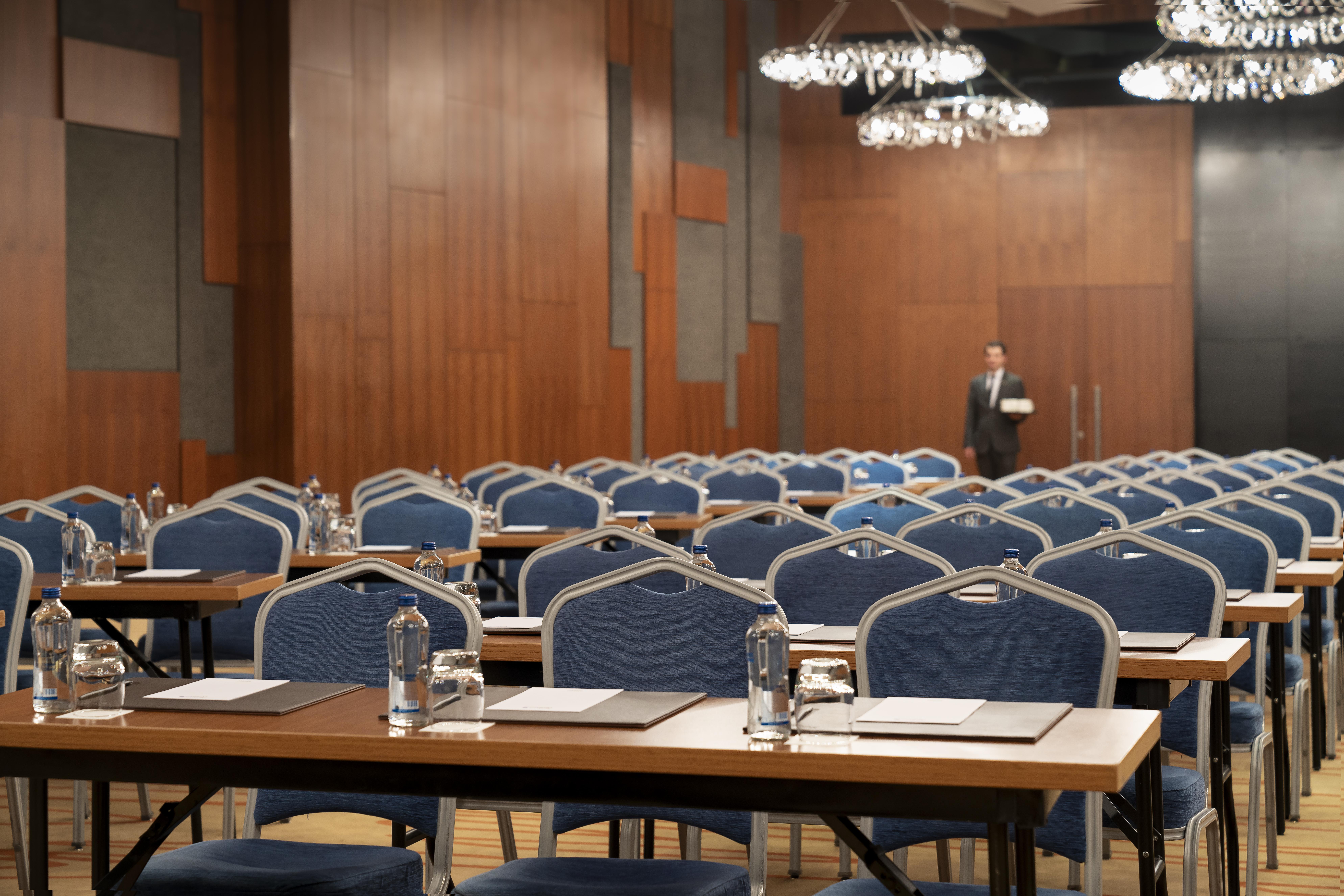 Radisson Blu Hotel Istanbul Asia Istambul Exterior foto The conference room of the European University