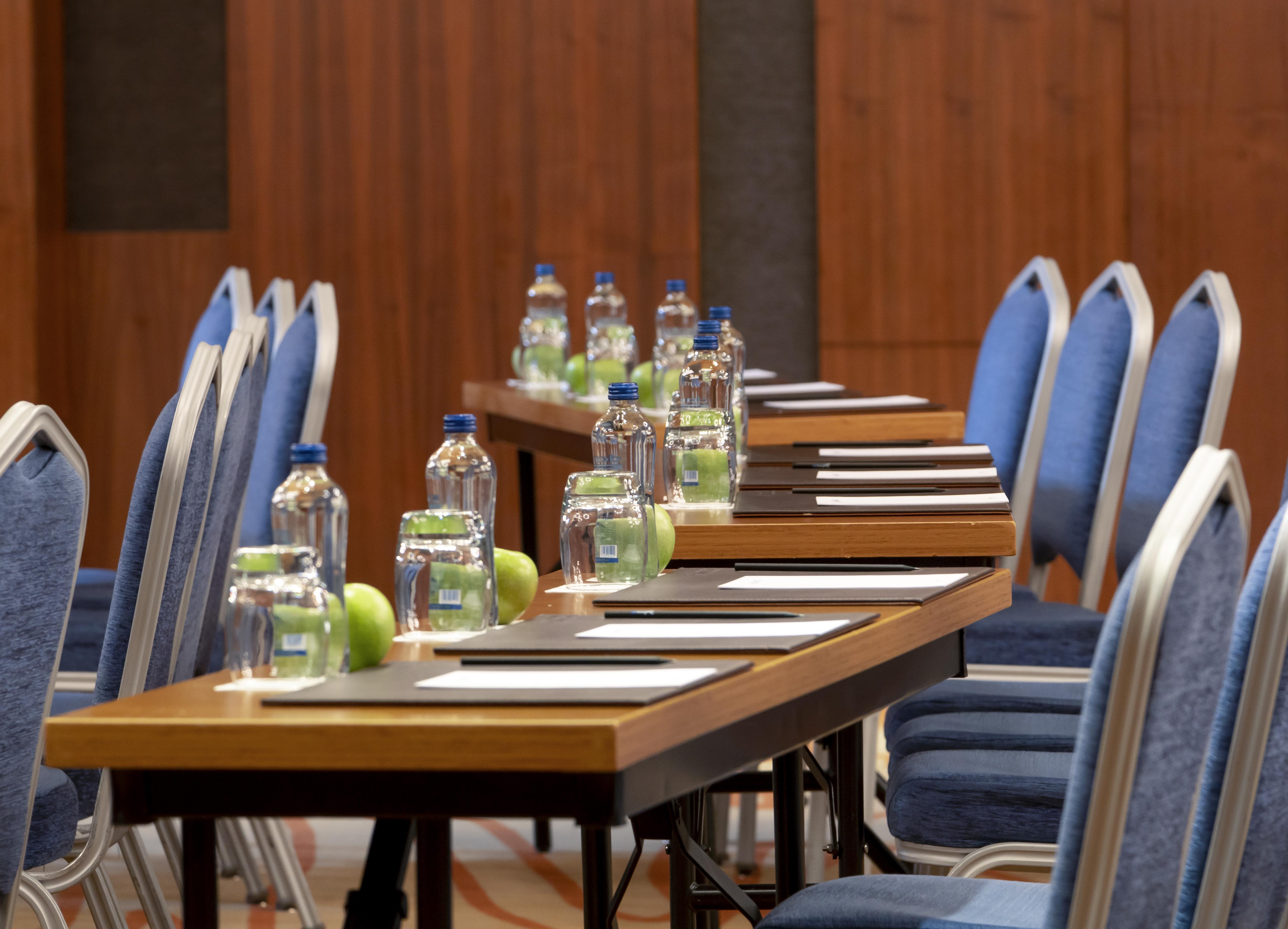 Radisson Blu Hotel Istanbul Asia Istambul Exterior foto A meeting room