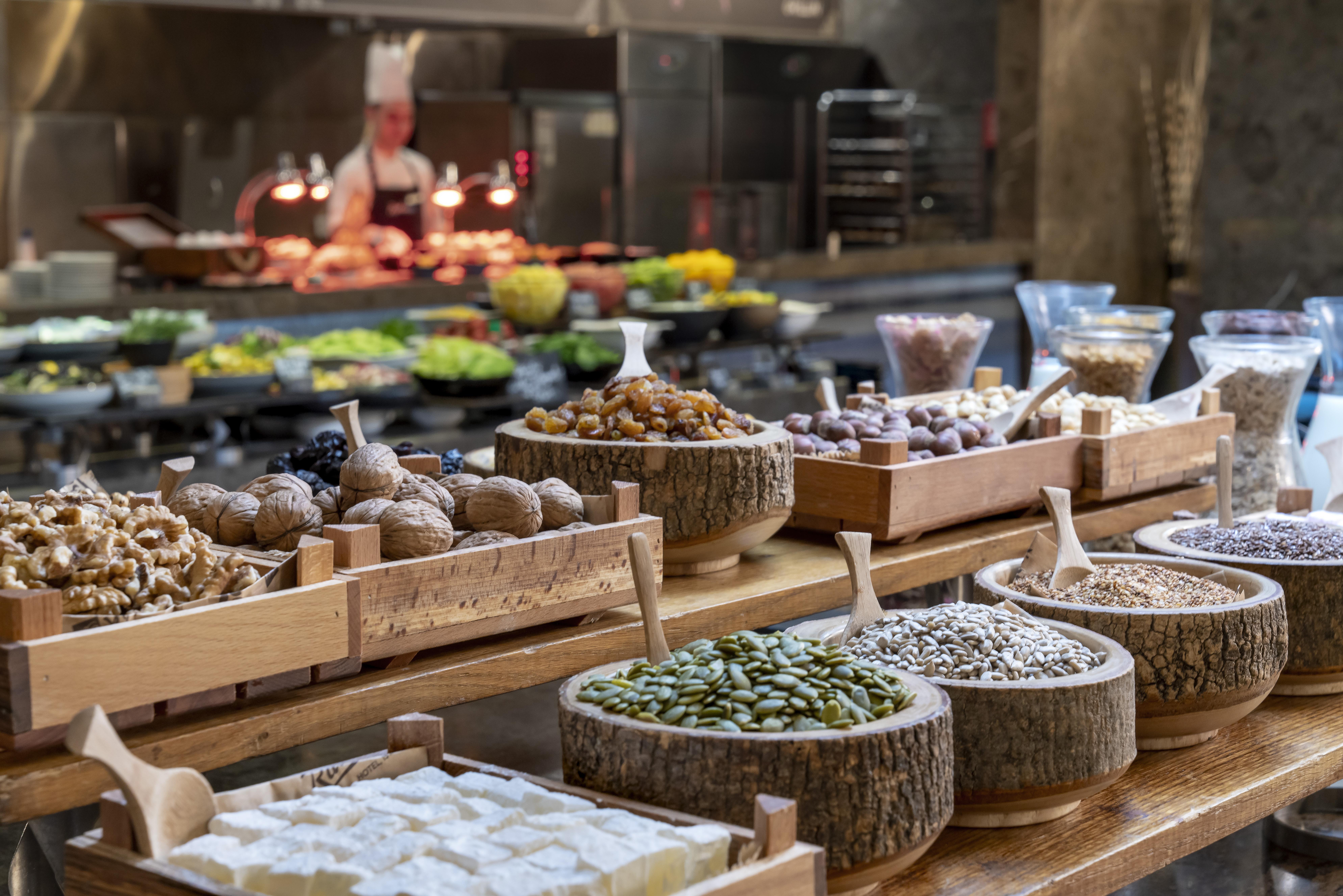 Radisson Blu Hotel Istanbul Asia Istambul Exterior foto A selection of dried fruits and nuts at a buffet
