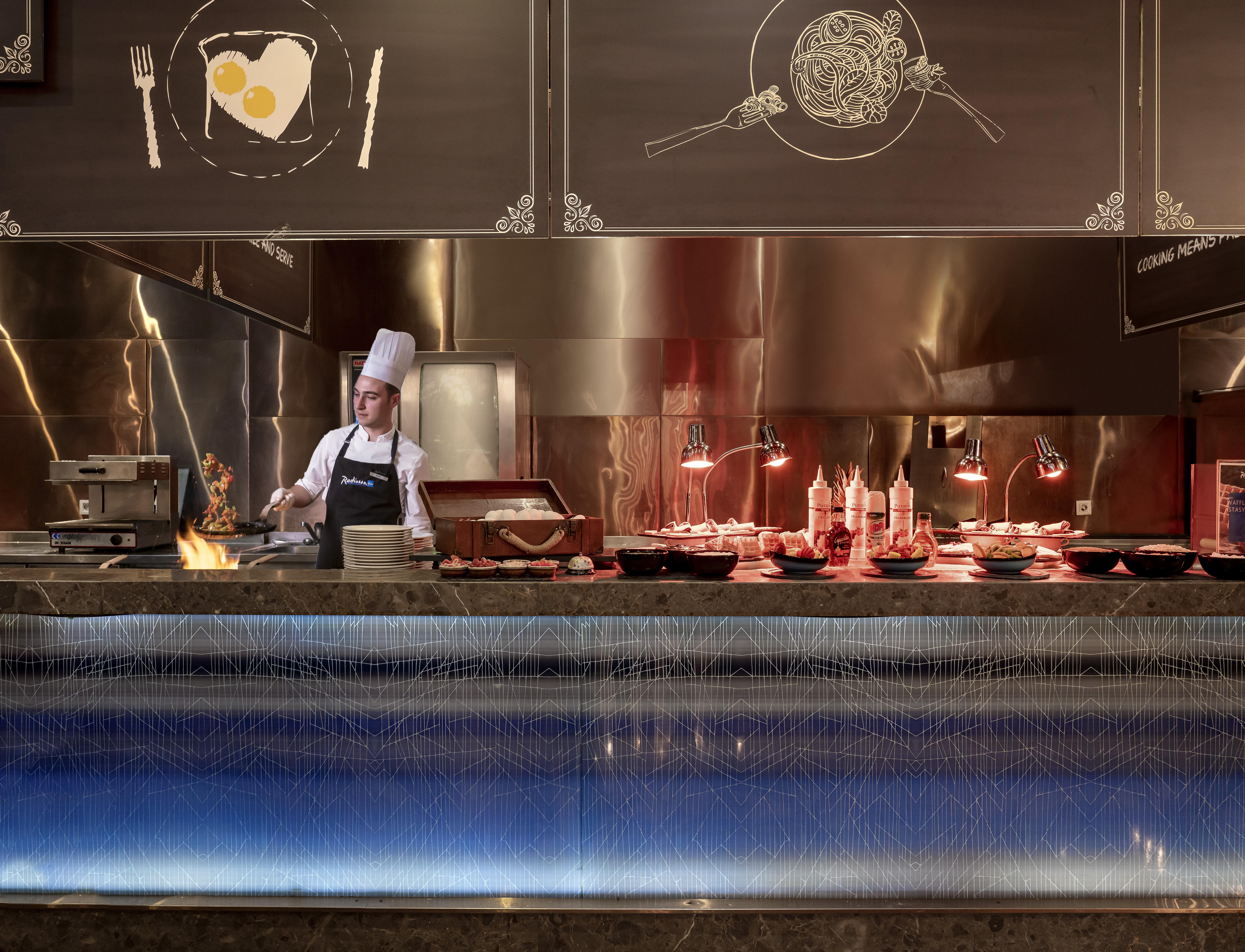 Radisson Blu Hotel Istanbul Asia Istambul Exterior foto A live kitchen at the Conrad Hilton London St. George's Wharf