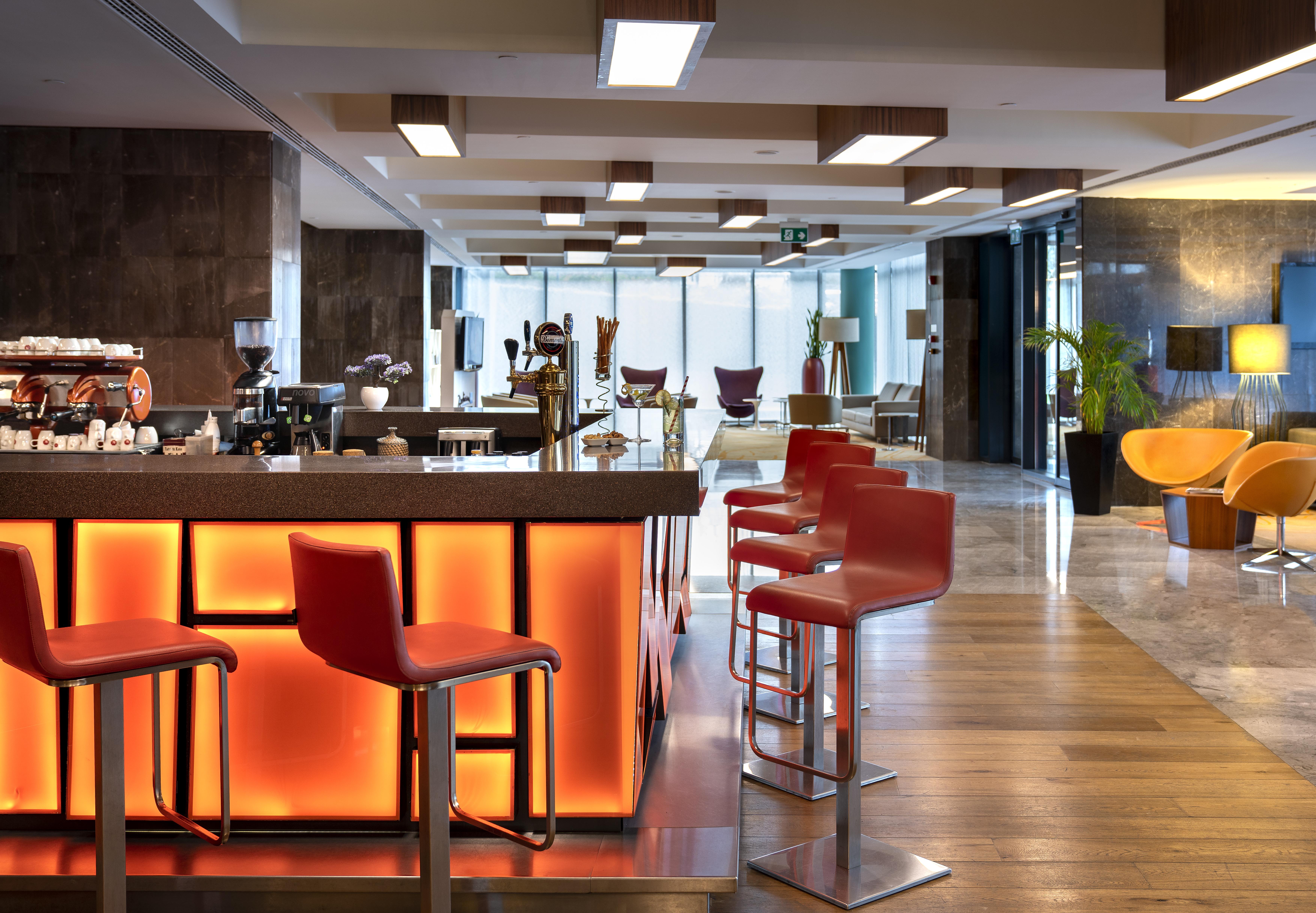 Radisson Blu Hotel Istanbul Asia Istambul Exterior foto The lounge at London Heathrow Airport
