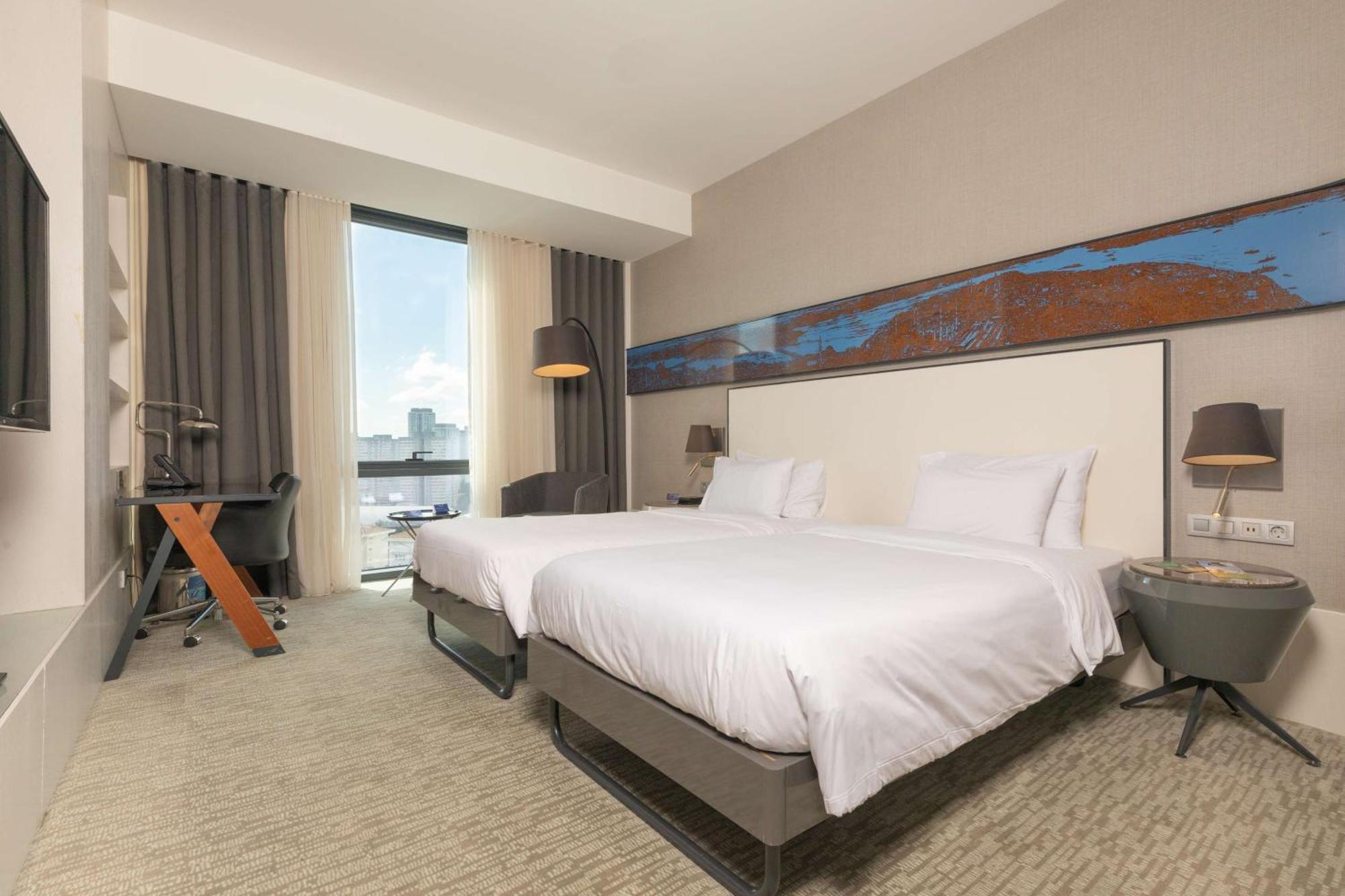 Radisson Blu Hotel Istanbul Asia Istambul Exterior foto A guest room at the hotel